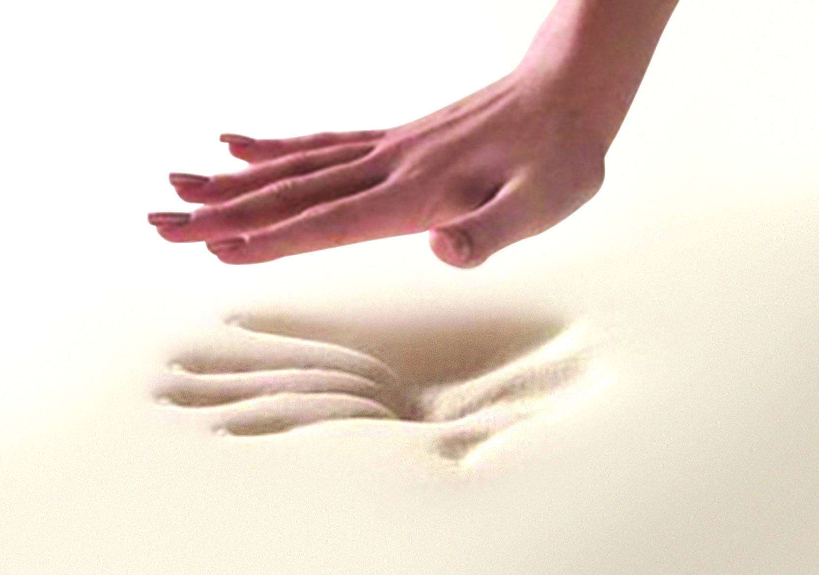 С эффектом памяти формы. Никелид титана с памятью формы. Металл с памятью формы. Сплавы с памятью формы. Пена memory foam.